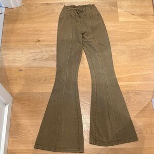 Urban Outfitters Kids Flared Leggings in Olive